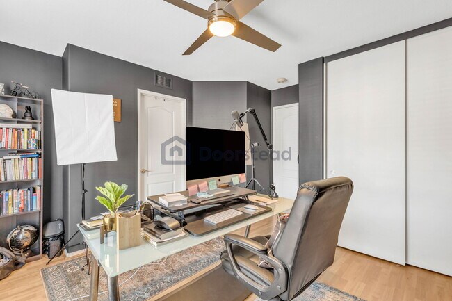 Building Photo - 6042 E Birdcage Ct