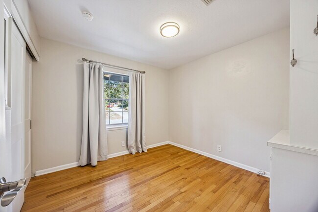 Building Photo - 2614 Gregor McGregor Blvd