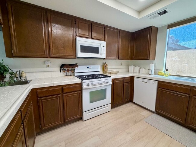 Building Photo - 231 Santa Barbara Cir