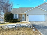 Building Photo - 460 Fox Ln