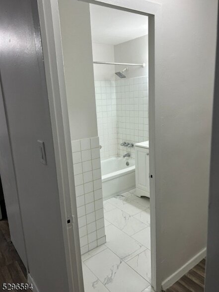 Building Photo - 285 Aycrigg Ave