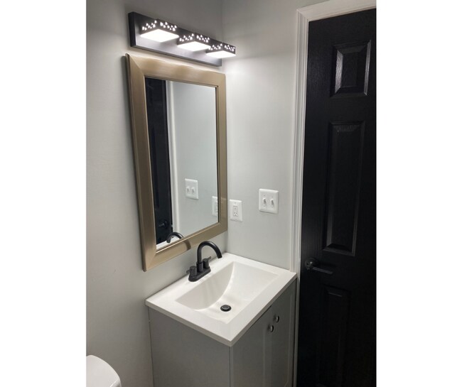 Building Photo - 1255 Sargeant St