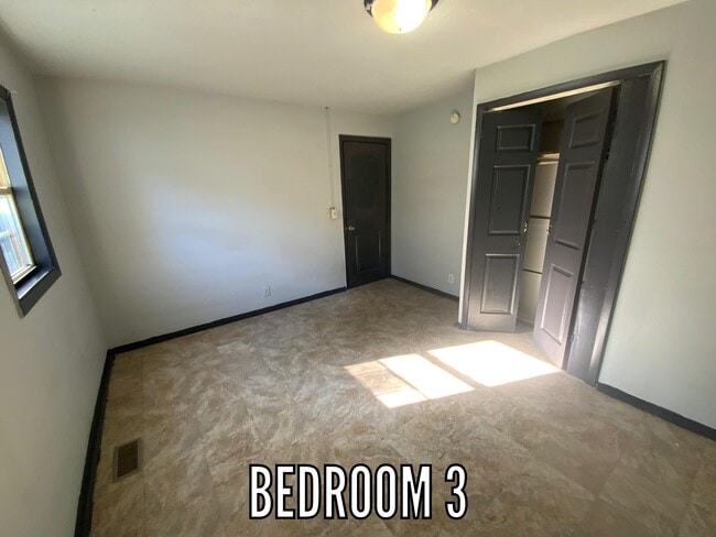 Building Photo - 1109 Koehn-