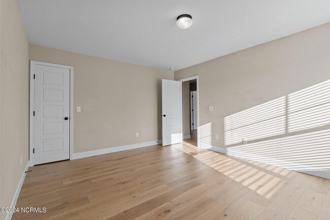 Building Photo - 204 Sandy Springs Rd