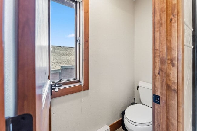 Building Photo - Breck 3-bedroom home with views! 12 month lease!