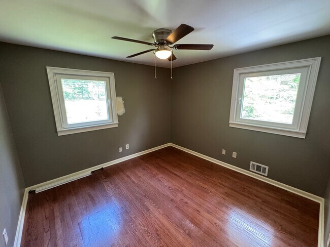 Building Photo - Wonderful Stone Mountain 4 bed 2.5 bath Ho...