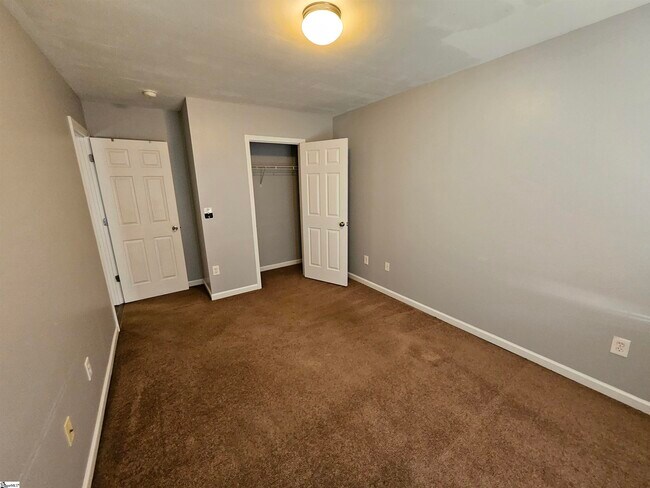 Building Photo - 132 Falcon Ridge Dr