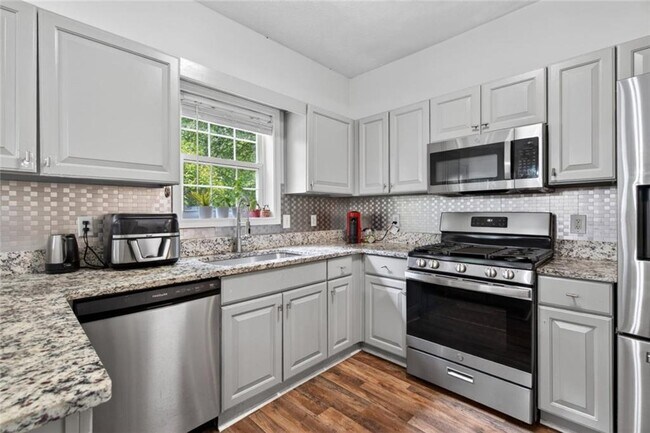 Building Photo - 3380 Serenade Ct