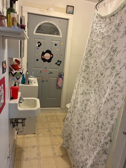 Building Photo - 2078 Atwood Ave