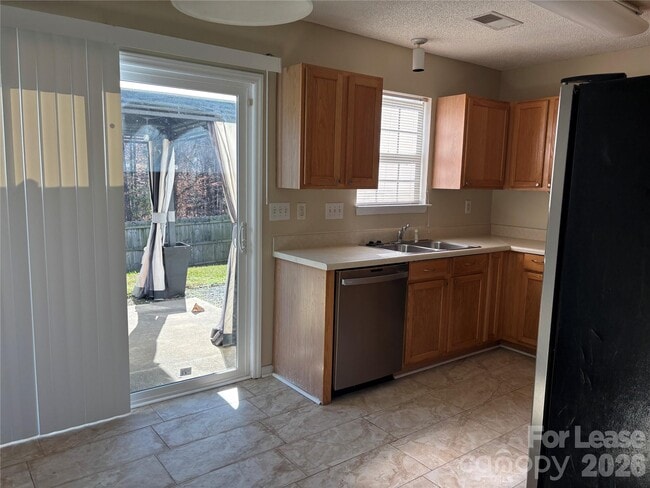 Building Photo - 1641 Clooney Ln