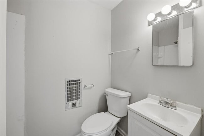Building Photo - 8820 E 45th St
