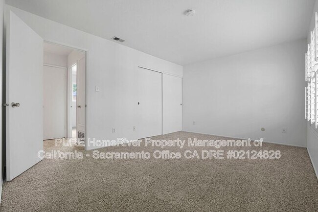 Building Photo - 8811 Salmon Falls Dr