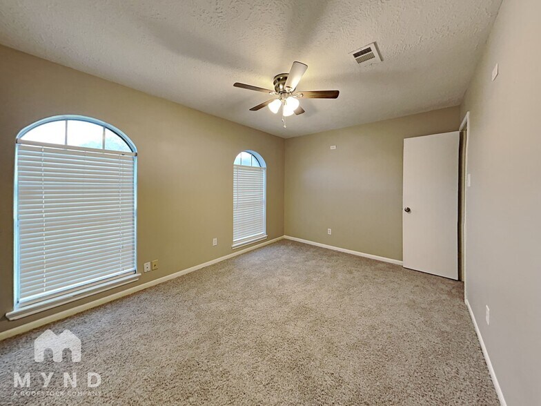 Building Photo - 3006 Avanti Ct