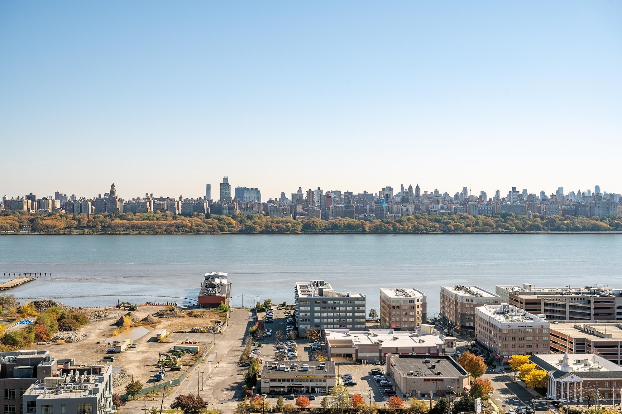 Building Photo - 9060 Palisade Ave