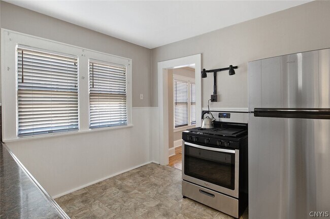 Building Photo - 967 Wadsworth St