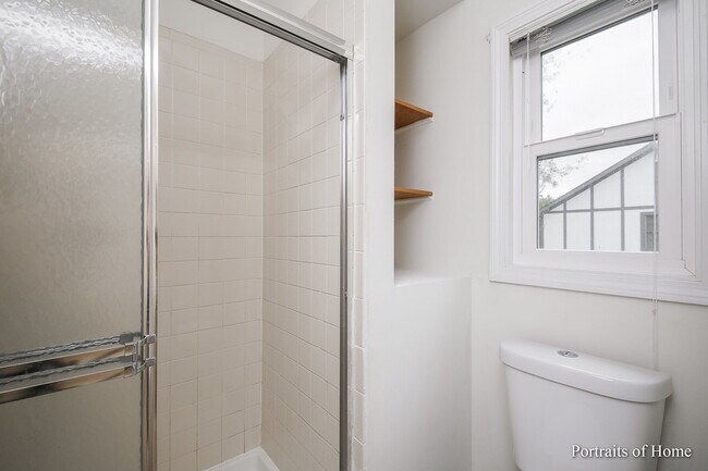 Building Photo - 2755 Newport Dr