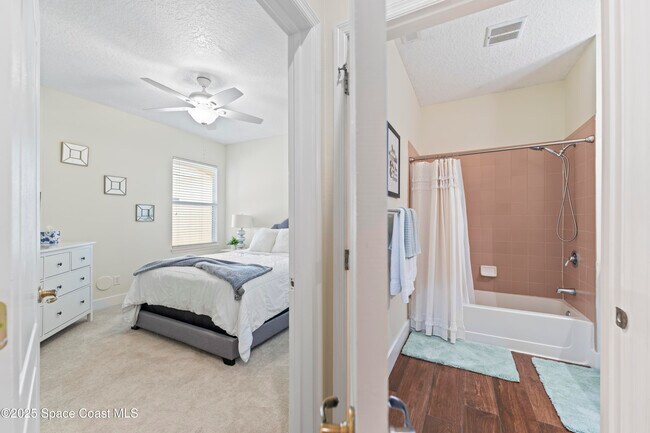 Building Photo - 1020 Venetian Dr