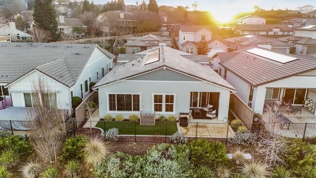 Building Photo - Gorgeous Single Family in Serrano in El Dorado Hills