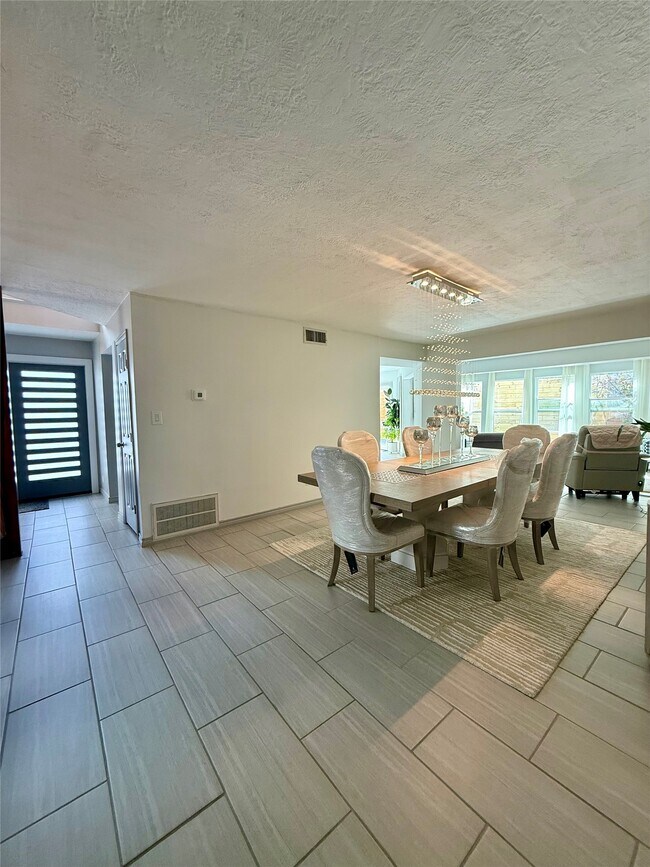 Building Photo - 3222 Freshmeadows Dr