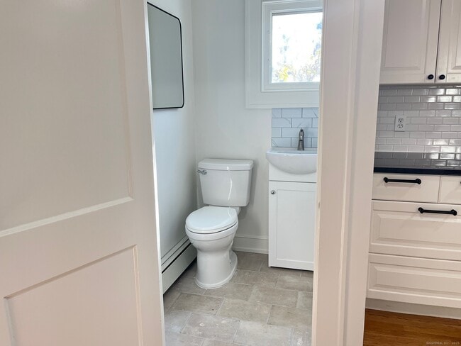 Building Photo - 35 Lindbergh St