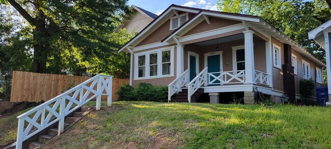 Primary Photo - Gorgeous fully remodeled Craftsman style h...