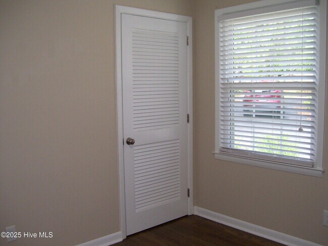 Building Photo - 355 Newton Dr