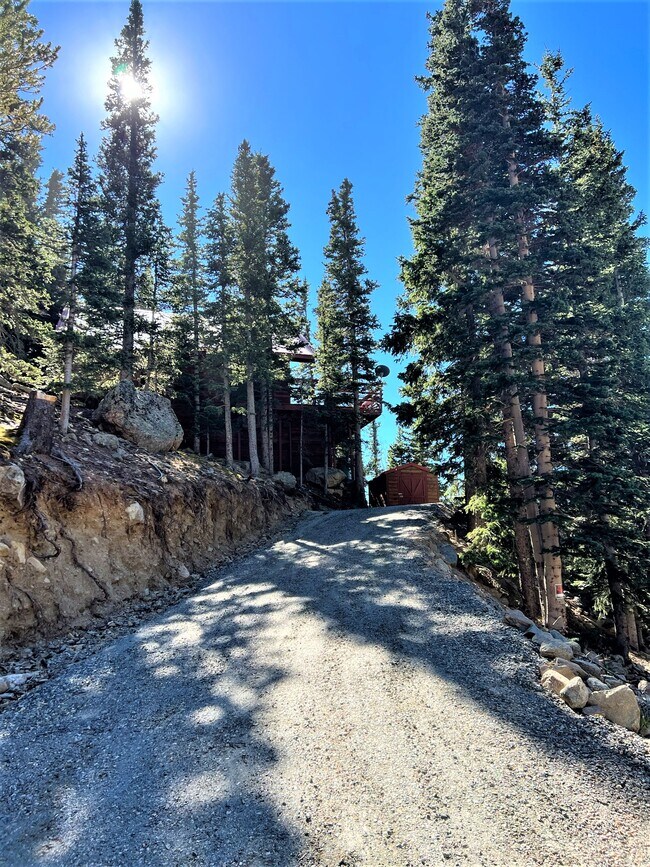 Building Photo - 830 Brook Dr