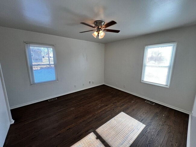 Building Photo - Spacious 3 Bedroom Home with Attached & Detached Garages