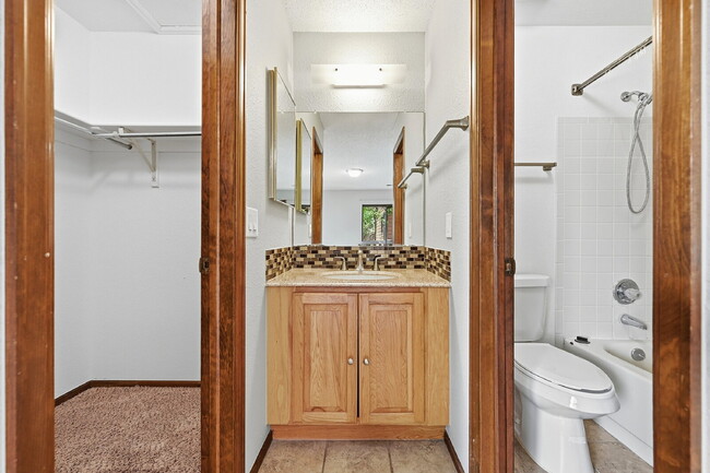 Building Photo - $2,595.95  - 3 Bed, 2 bath Condo with Lofted Bonus Space and In Unit Laundry!