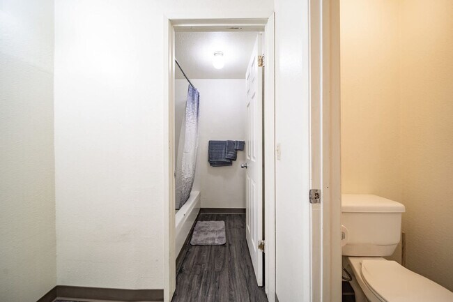 Building Photo - 1555 NE Merman Dr