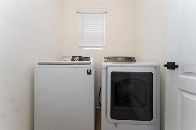 Building Photo - 1982 King Ranch St