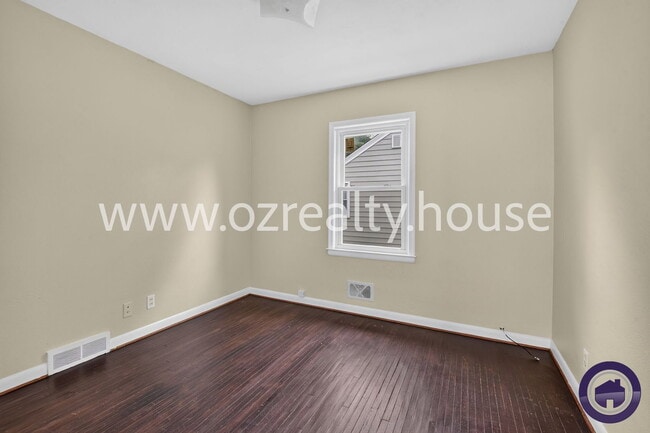 Building Photo - 1630 Eleanor Ave