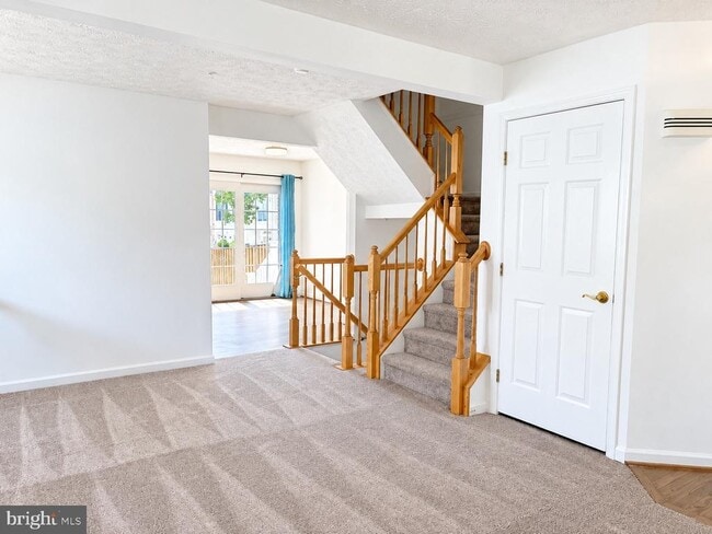 Building Photo - 8720 Thornbrook Dr