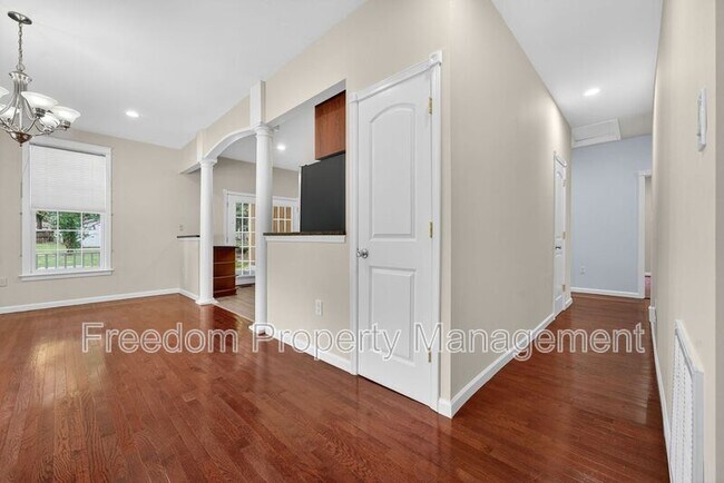 Building Photo - 8513 Thomas Dr