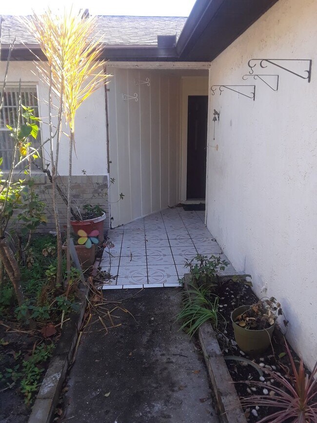 Building Photo - 1303 Candlewyck Dr