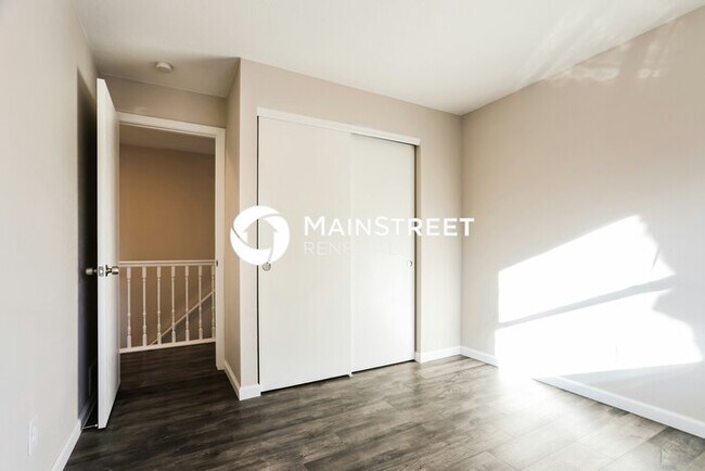 Building Photo - 3 Bedroom Pet-Friendly Home in Aurora, CO with Main Street Renewal