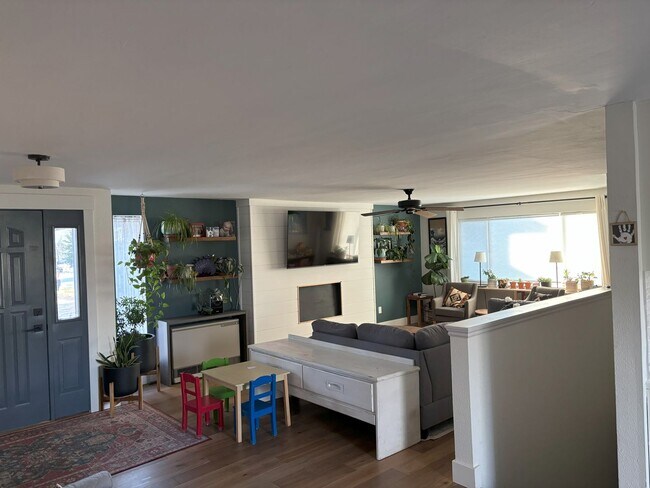 Building Photo - Lease Pending - Victor 3 Bedroom 2 Bath with Large Yard and Garage- Unfurnished