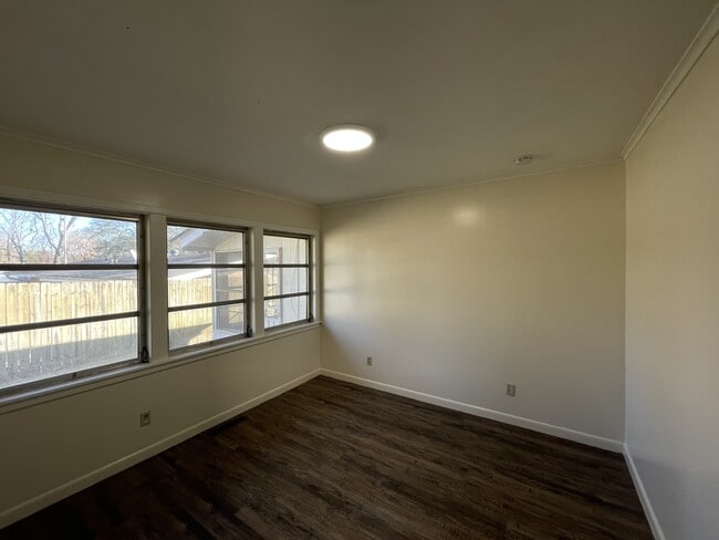 Building Photo - 2704 Charlotte St