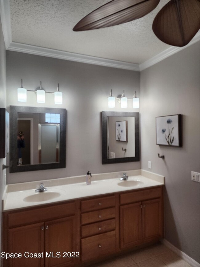 Building Photo - 220 Northgrove Dr