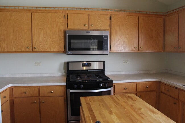Building Photo - 7810 Brookside Glen Dr