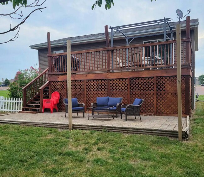 Building Photo - 2803 Sportsmans Dr