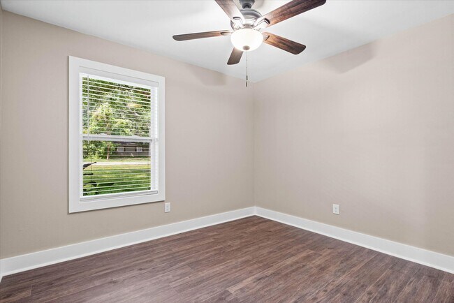 Building Photo - 2310 McPhillips Dr