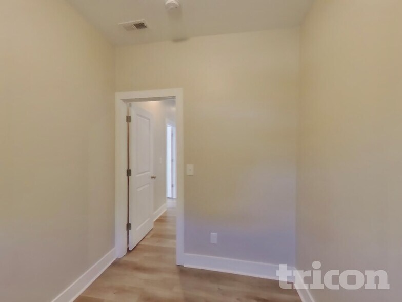 Building Photo - 1765 Bridgecrest Dr