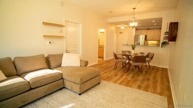 Building Photo - 300 W Beech St