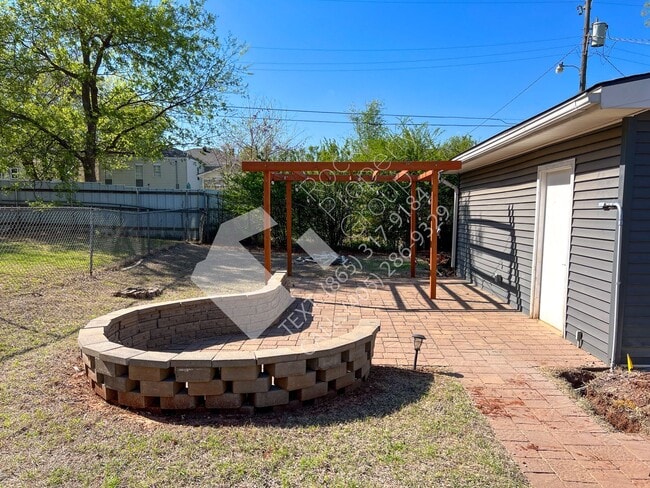 Building Photo - Must See 3 Bedroom/3 Bathroom Home near Edgemere Park