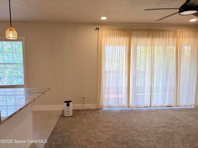 Building Photo - 909 S Colonial Ct