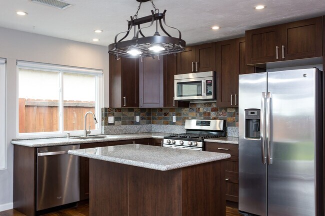 Building Photo - Beautiful Home in Mira Mesa