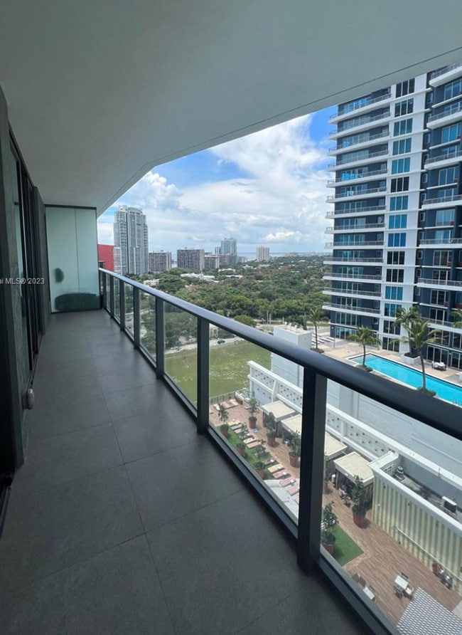 Building Photo - Live at the amazing Dua Residences || 1Bed/1bath