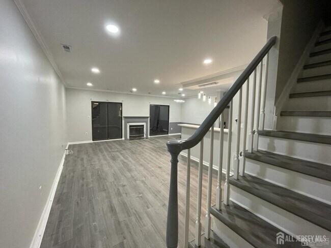 Building Photo - 42 Ashford Dr