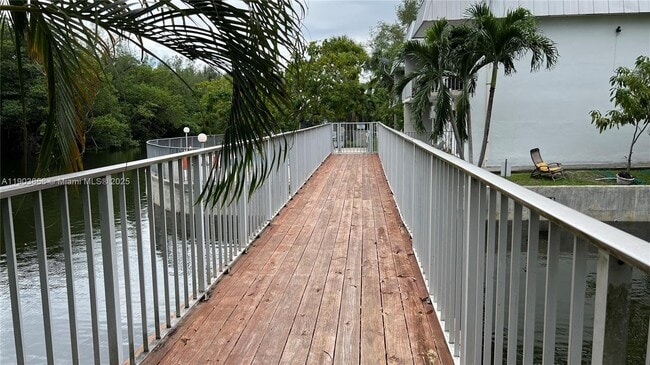 Building Photo - 1860 Venice Park Dr